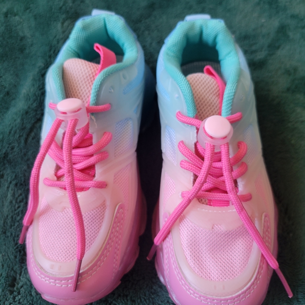 NEW Tennis Shoes